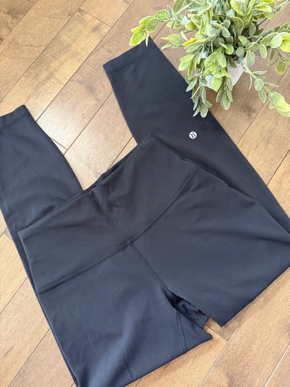 Like New - lululemon wunder train contour leggings 25” inseam